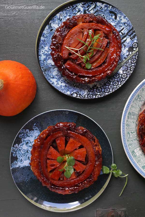  Tarte tatin with pumpkin, braised red onions and goat's cheese #gourmet guerrilla #rezept #herbst 